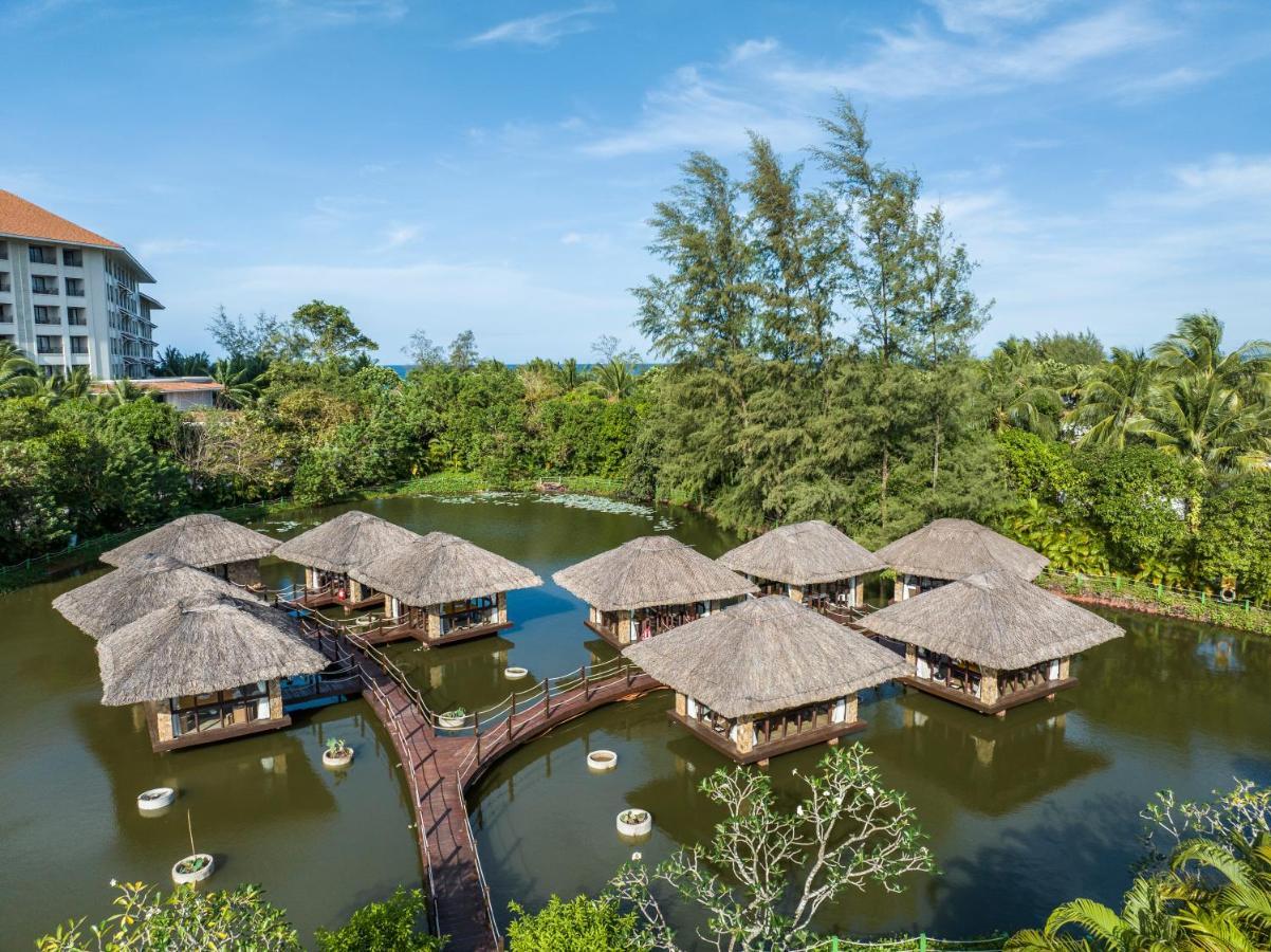 Vinpearl Resort & Spa Phu Quoc Luaran gambar The resort's floating bungalows